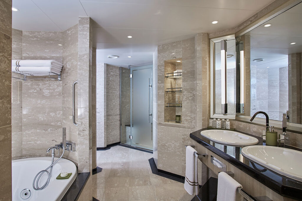 صورة أحدى حمامات سفينة كروز