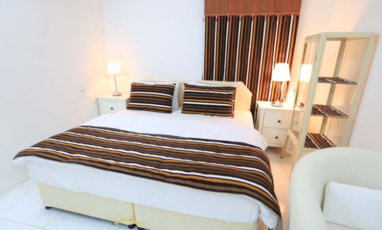 غرفة نوم في مخيم بيرحاء ابراء