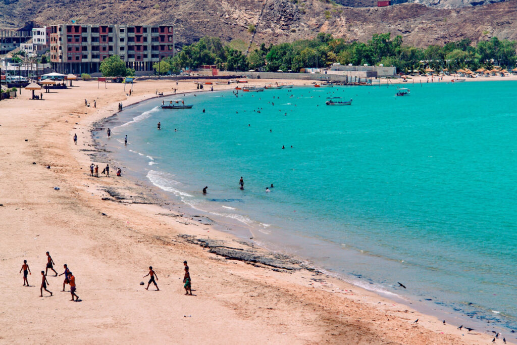 شاطئ الحمراء أماكن للزيارة في عدن